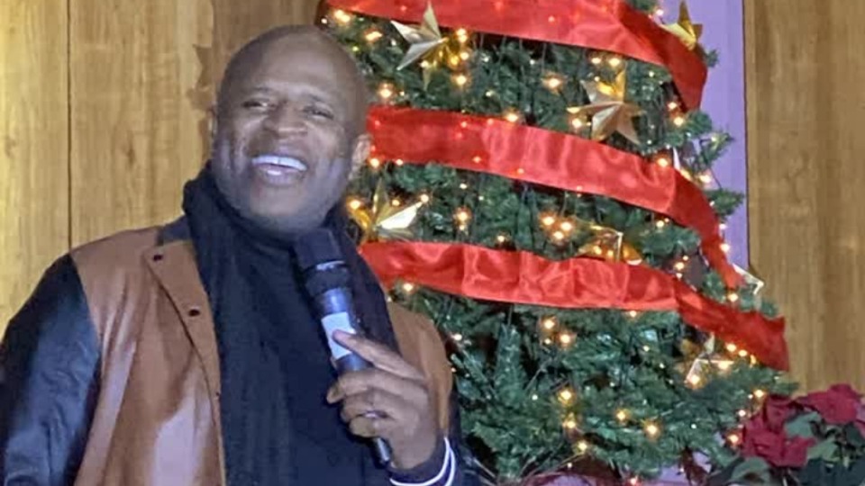 Alex Boyé at the Christmas Extravaganza Charity Concert on December 17, 2022.
