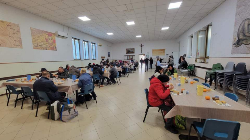 The serving room where many can come in out of the weather and enjoy a warm meal. Many of the visitors come here to pick up a packed lunch to eat elsewhere.